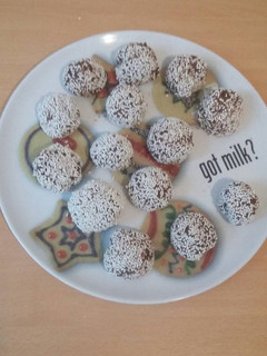Una foto de Trufas de chocolate, dulce de leche, y queso crema