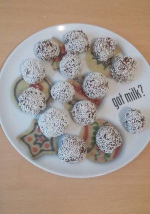 Una foto de Trufas de chocolate, dulce de leche, y queso crema