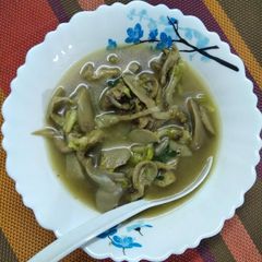 A picture of Chicken - Mushroom soup.