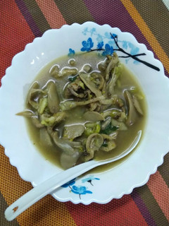 A picture of Chicken - Mushroom soup.