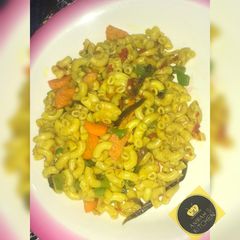A picture of Macaroni and vegies jollof.