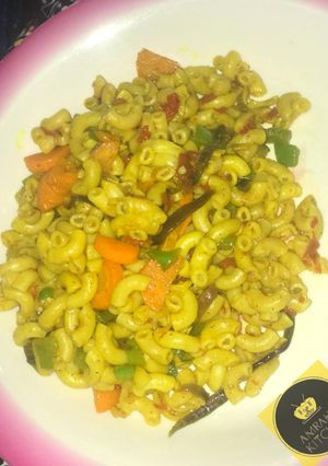 A picture of Macaroni and vegies jollof.