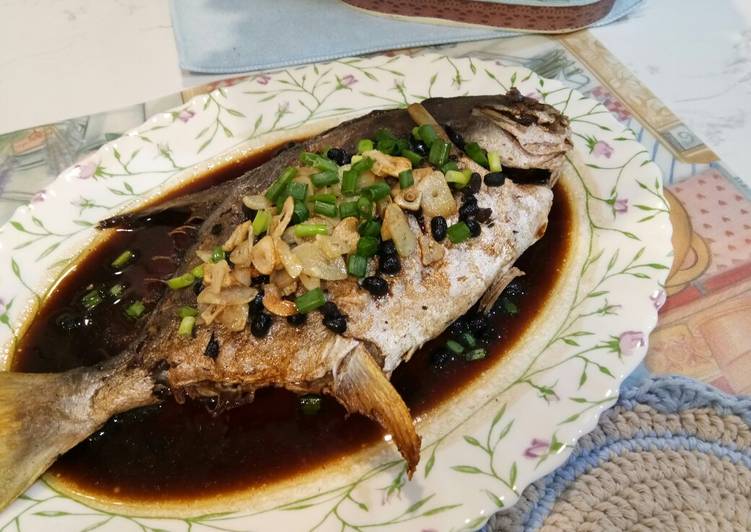 Simple Way to Make Super Quick Homemade Fried Pomfret with Fermented Black Beans