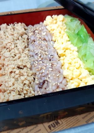 รูปของ Chicken & Egg Soboro Bento