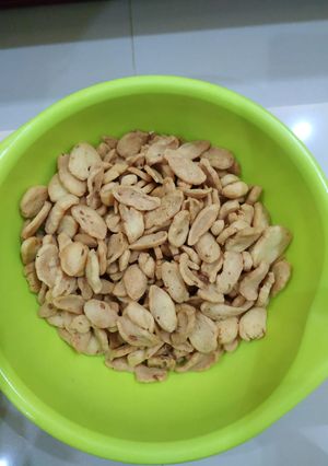 Foto resep Biji ketapang bawang simple