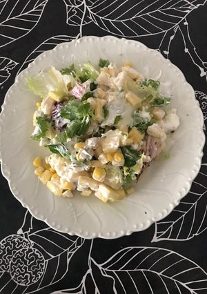 Una foto de Ensalada. (plato único,con postre incluido)