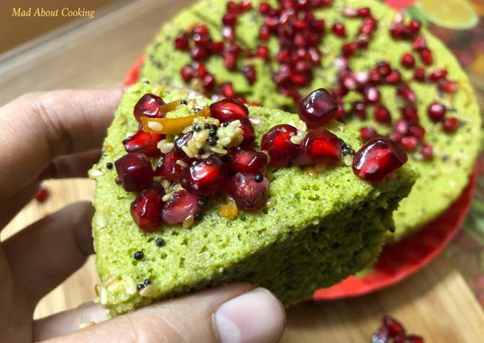 Palak Besan Ka Dhokla (Steamed Spinach Gramflour Savory Cake) – Winter Breakfast Special recipe main photo