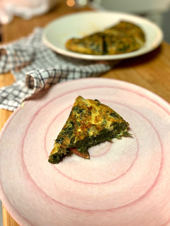 Una foto de Tortilla de acelgas con jamón muy fácil y rica en hierro