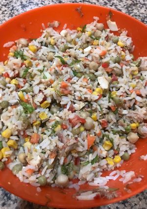 Una foto de Ensalada de pollo Loque.. (lo que sobró)