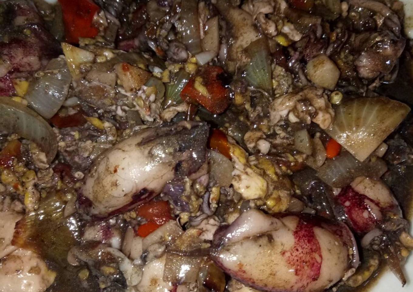 Cumi-cumi adalah cumi-cumi hitam.