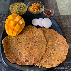 A picture of Carrot -Radish Paratha.