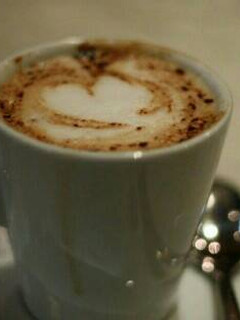 Una foto de Café con canela y leche ☕