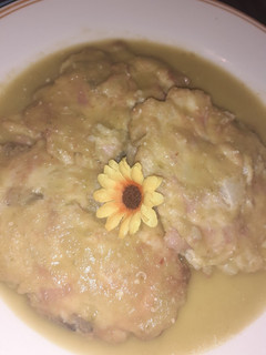 Una foto de Tortitas de huevo en salsa verde 1.0 🥚🌶️