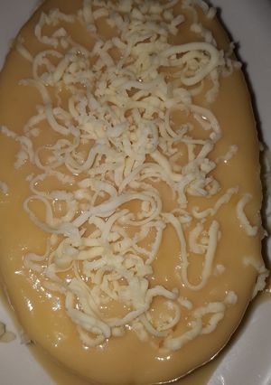 A picture of Yema Cake.