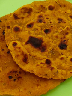મસાલા પરાઠા(masala paratha recipe in gujarati) રેસીપી મુખ્ય ફોટો
