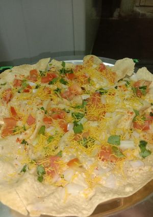 मसाला पापड (masala papad recipe in marathi) रेसिपी चे मुख्य फोटो 