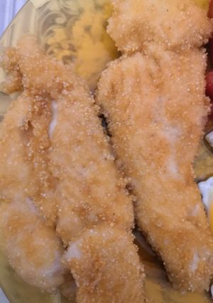 Foto di Cotolette di pollo con contorno di uovo fritto e pomodoro