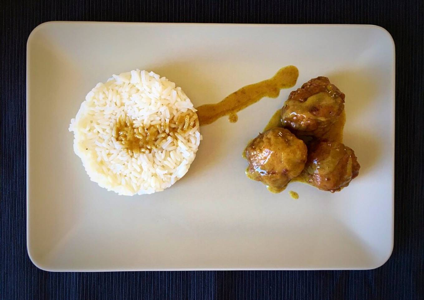 Albóndigas en salsa de curry