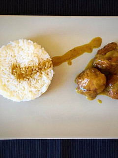 Una foto de Albóndigas en salsa de curry