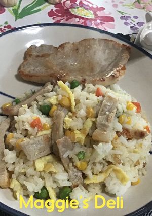 Una foto de Arroz 3 delicias con lomo de cerdo