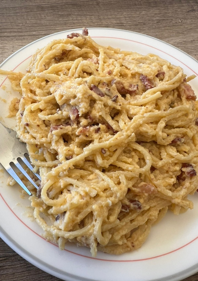 Una foto de Pasta a la carbonara tracional italiana