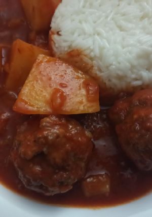 Una foto de Albóndigas estofadas