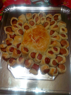 Una foto de Hojaldre de salchicha y camembert