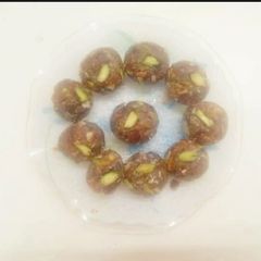 A picture of Dates dry fruit sugar free balls.
