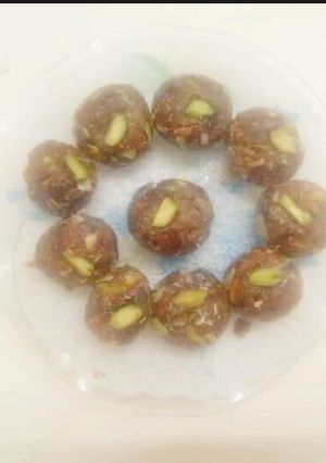 A picture of Dates dry fruit sugar free balls.