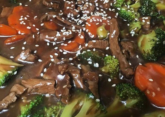 Recipe of Perfect Saucy Beef Sirloin Strips w/ Broccoli & Carrots