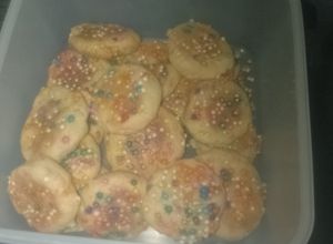 Una foto de Galletas con Chispitas de colores🌈en sartén