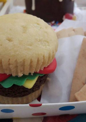 Una foto de Cupcakes....Hamburguesa dulce para el día del niño!!