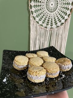 Una foto de Alfajor de maizena con harina de avena