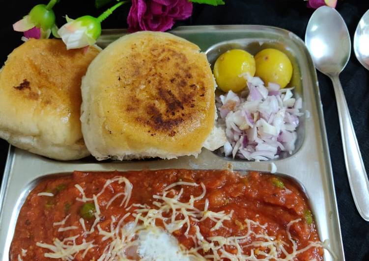 Steps to Prepare Favorite Cheese pav bhaji