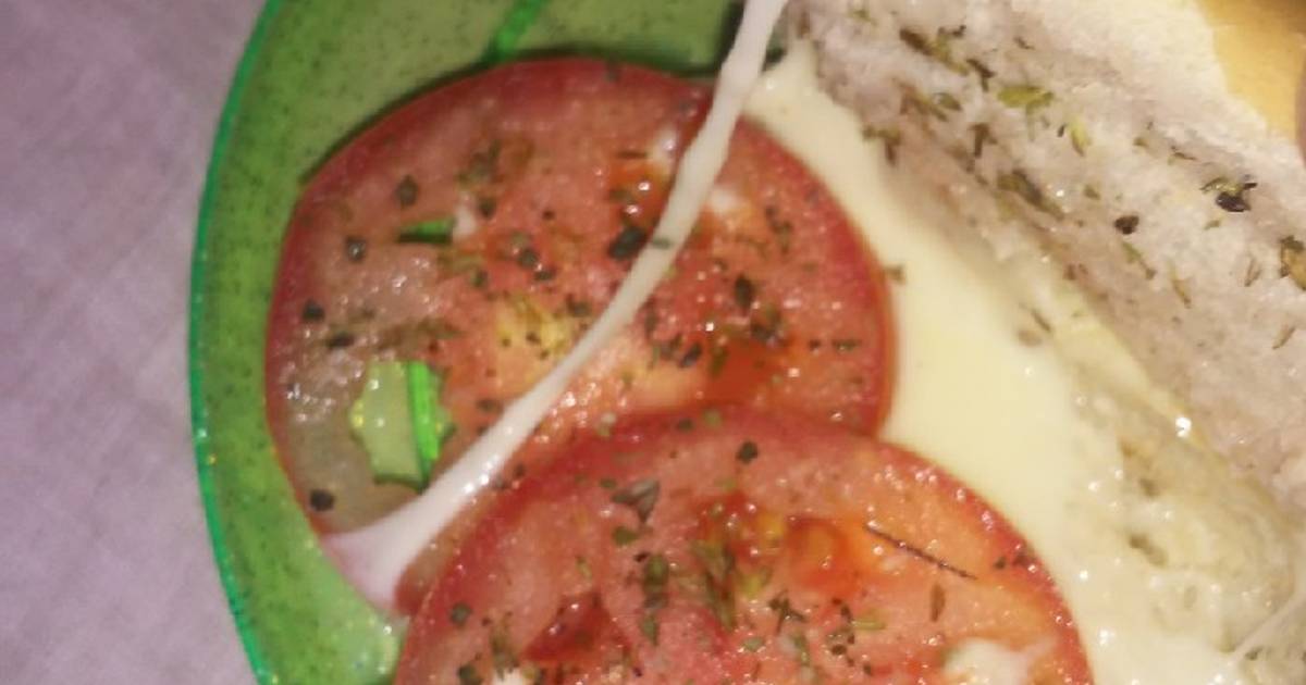 Sándwich de queso y tomate con orégano Receta de Johana Zurita Cookpad
