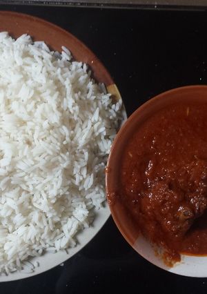 A picture of White rice and stew.