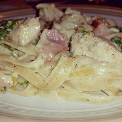 A picture of Broccoli Chicken Bacon Alfredo.