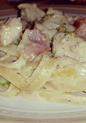 A picture of Broccoli Chicken Bacon Alfredo.