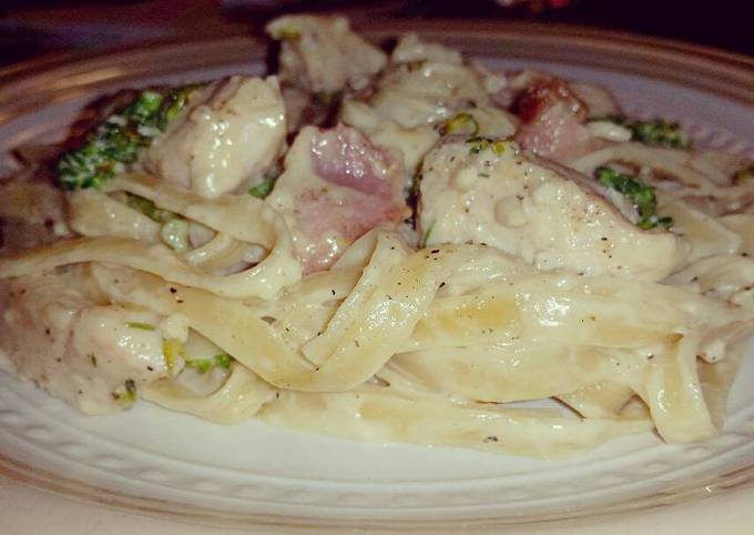 Simple Way to Prepare Award-winning Broccoli Chicken Bacon Alfredo