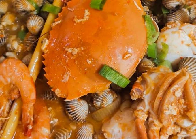 Resep Kepiting,kerang,udang saus padang, Menggugah Selera