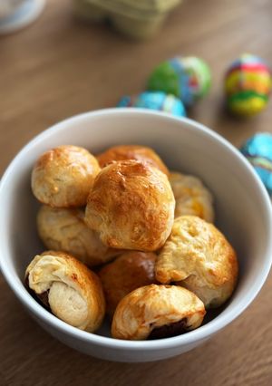 Una foto de Mini Calzones de huevos de chocolate