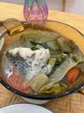 Canh đầu đuôi cá rô phi nấu cải chua
