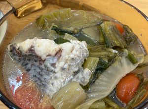 Hình của món Canh đầu đuôi cá rô phi nấu cải chua.