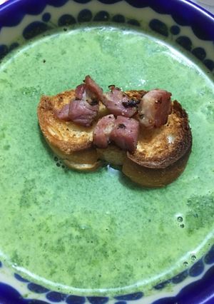 Una foto de Crema de espinaca con tocino