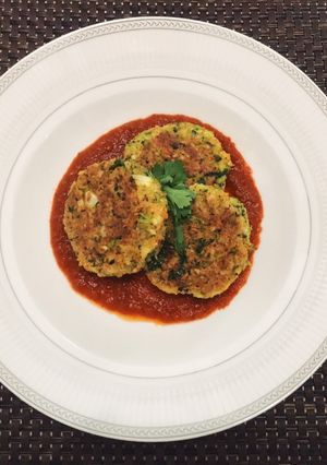 Una foto de Tortitas de Brócoli, zanahoria y queso panela 🧀 🥦 🥕