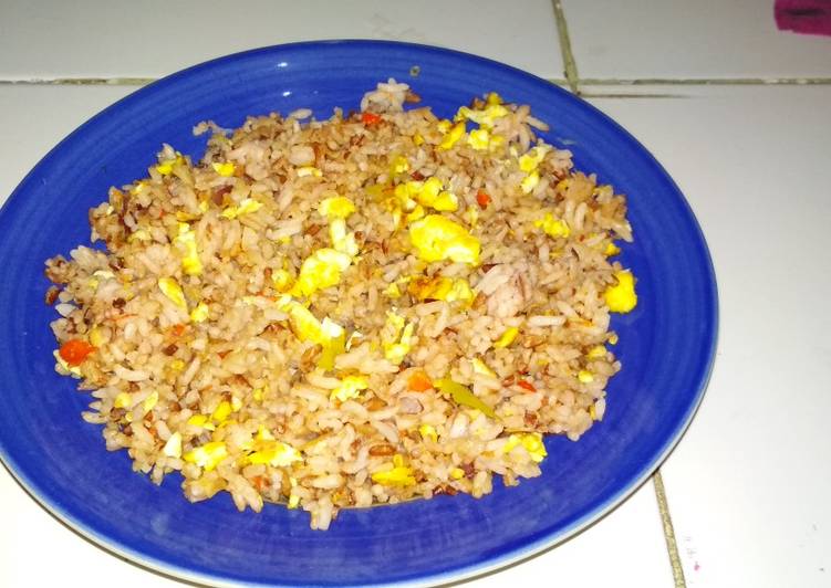 Nasi merah goreng orak arik