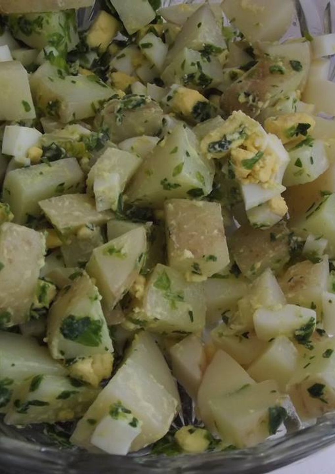Una foto de Ensalada de huevo y papa ranchera las correa