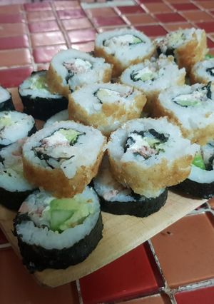 Una foto de 3 Maki roll (sushi alternativo, alternativamente barato y rico)
