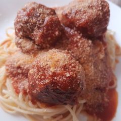 A picture of Spaghetti meatballs.