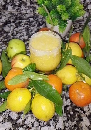 صورة لوصفة عصير البرتقال والتفاح والموز